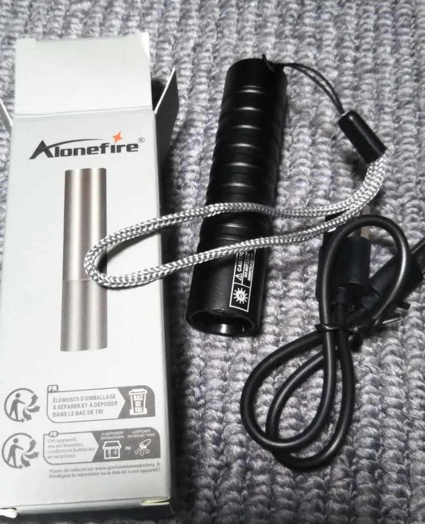 ブラックライトはどこで買える